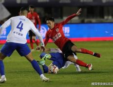 山东泰山3-0战胜长春亚泰，张力染红，泰山4名外援挂彩 