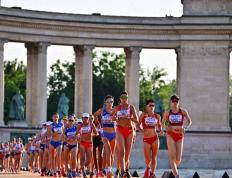 西班牙选手佩雷兹获女子20km竞走金牌，中国选手都位居前列完赛